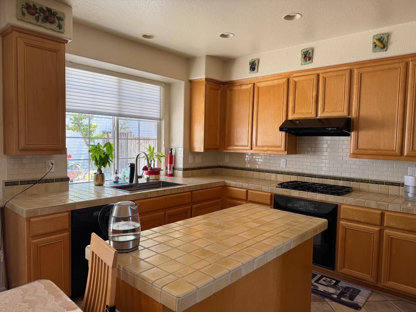 Detail Gallery Image 7 of 22 For 32425 Pacific Grove Way, Union City,  CA 94587 - 4 Beds | 3 Baths