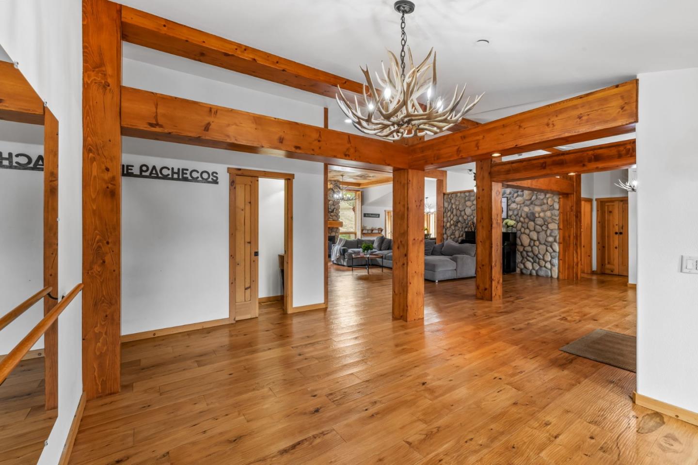 Detail Gallery Image 15 of 94 For 8697 Dyer Rd, Salinas,  CA 93907 - 3 Beds | 4 Baths