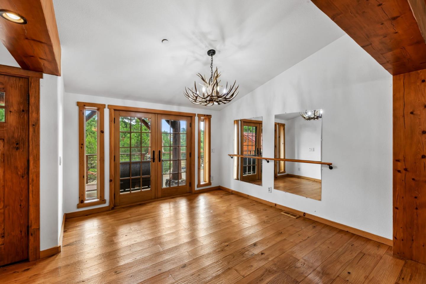 Detail Gallery Image 16 of 94 For 8697 Dyer Rd, Salinas,  CA 93907 - 3 Beds | 4 Baths