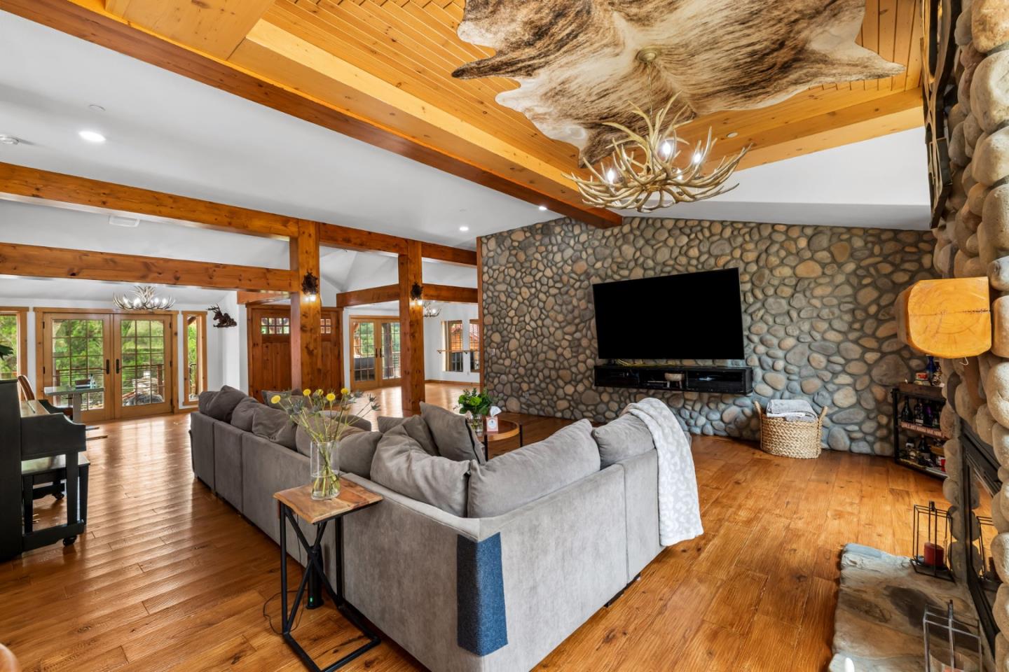 Detail Gallery Image 18 of 94 For 8697 Dyer Rd, Salinas,  CA 93907 - 3 Beds | 4 Baths