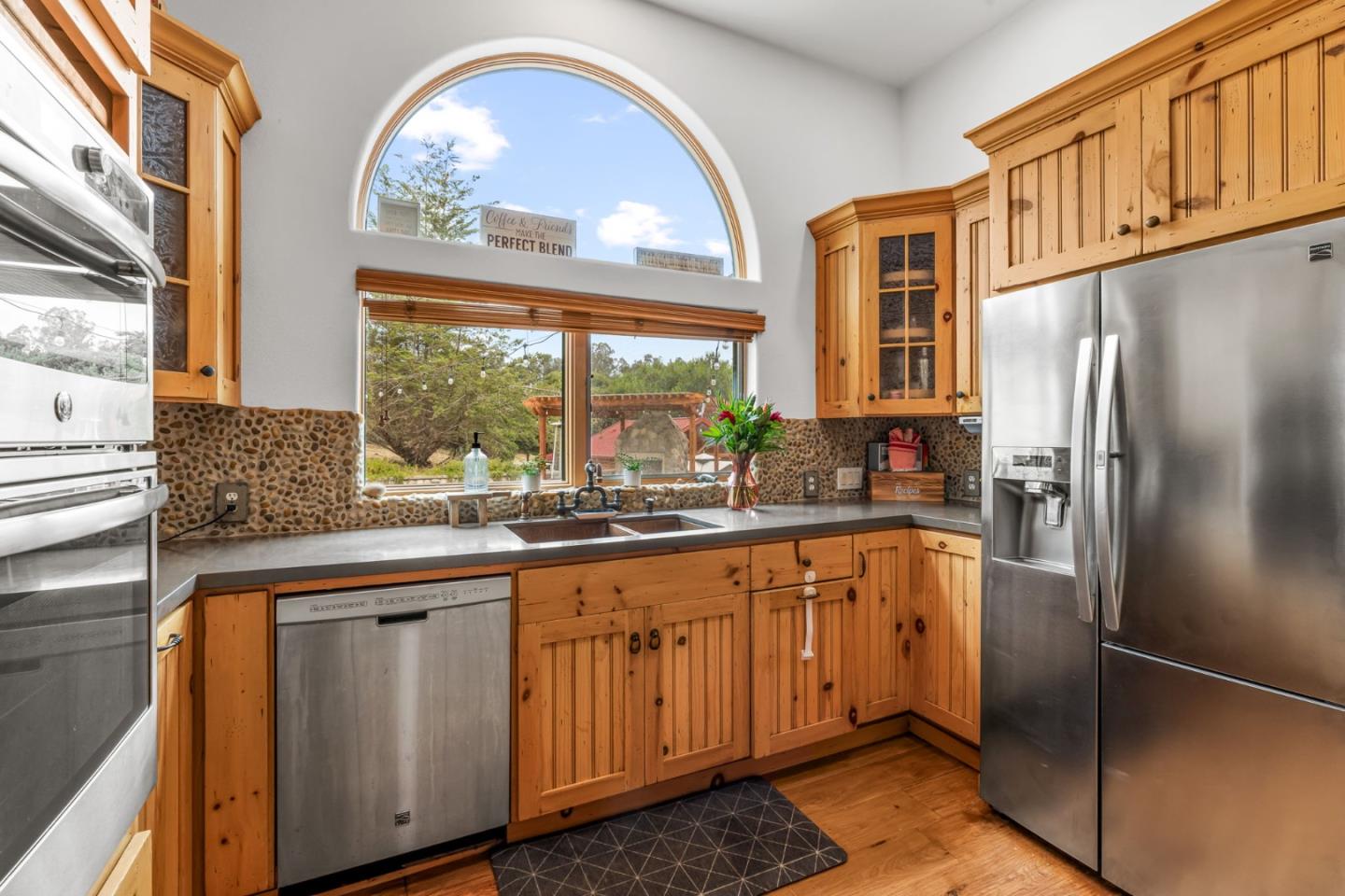 Detail Gallery Image 24 of 94 For 8697 Dyer Rd, Salinas,  CA 93907 - 3 Beds | 4 Baths