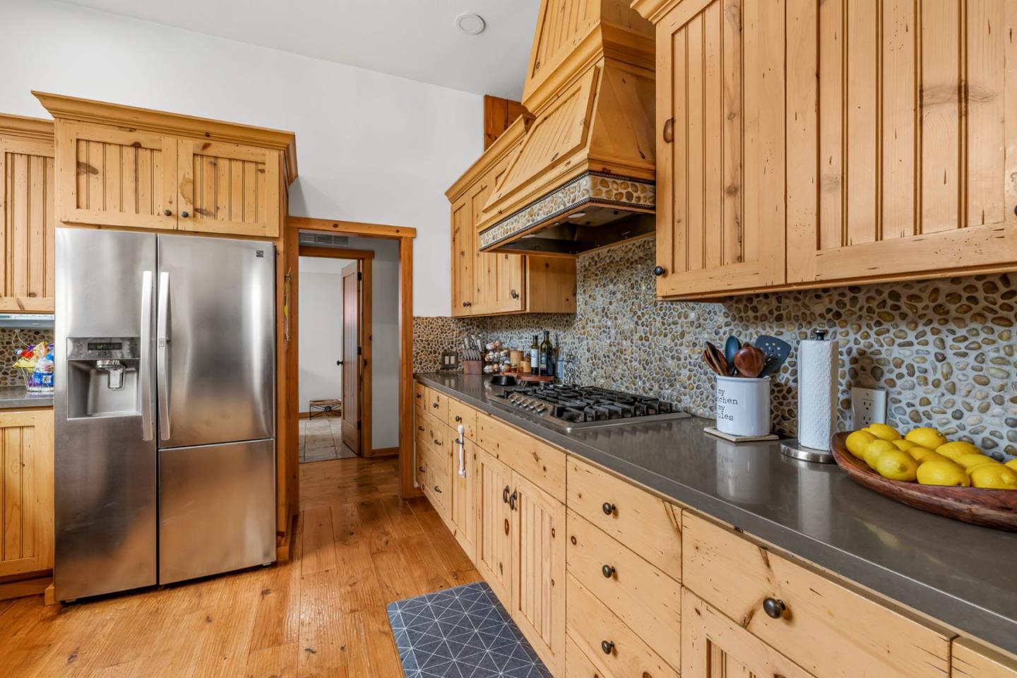 Detail Gallery Image 26 of 94 For 8697 Dyer Rd, Salinas,  CA 93907 - 3 Beds | 4 Baths