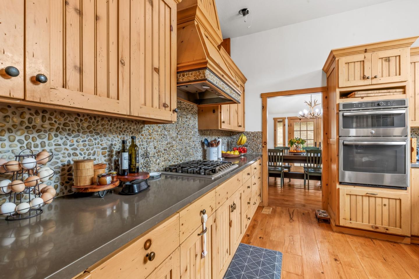 Detail Gallery Image 27 of 94 For 8697 Dyer Rd, Salinas,  CA 93907 - 3 Beds | 4 Baths