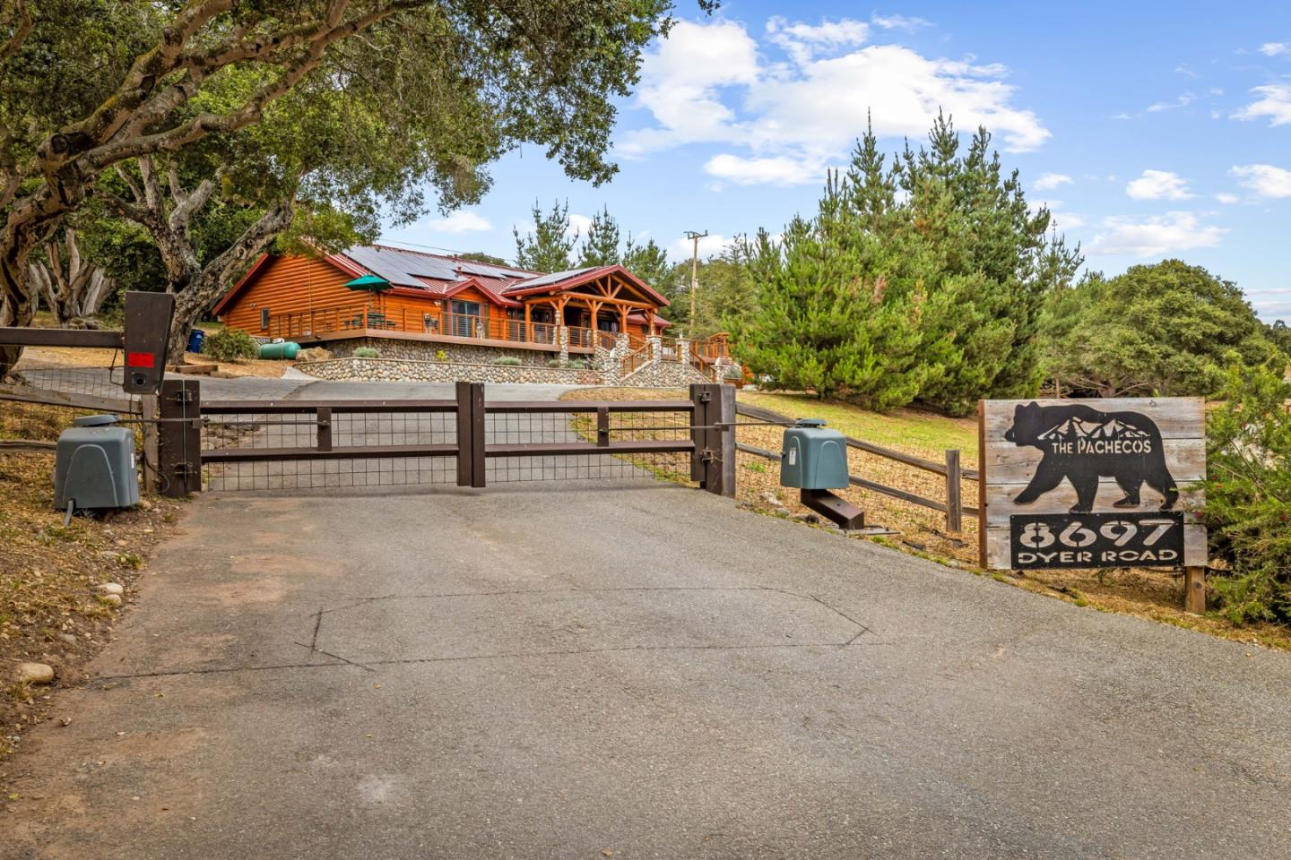 Detail Gallery Image 3 of 94 For 8697 Dyer Rd, Salinas,  CA 93907 - 3 Beds | 4 Baths