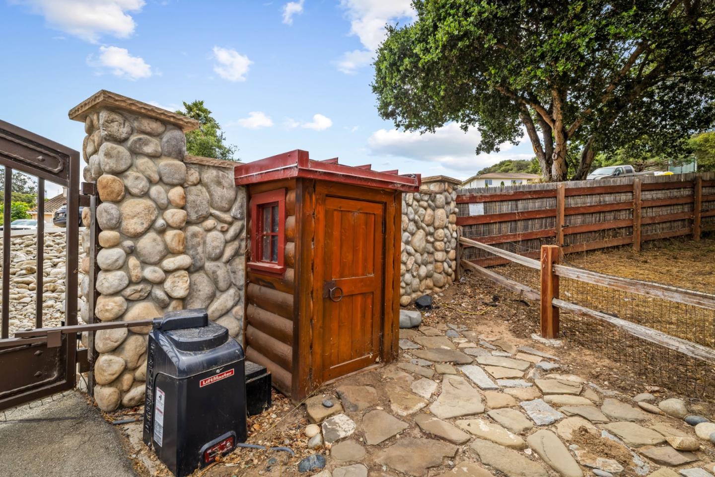 Detail Gallery Image 60 of 94 For 8697 Dyer Rd, Salinas,  CA 93907 - 3 Beds | 4 Baths