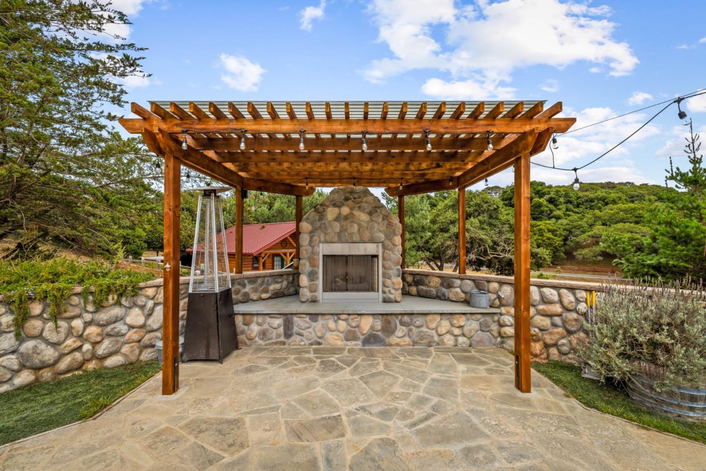 Detail Gallery Image 76 of 94 For 8697 Dyer Rd, Salinas,  CA 93907 - 3 Beds | 4 Baths
