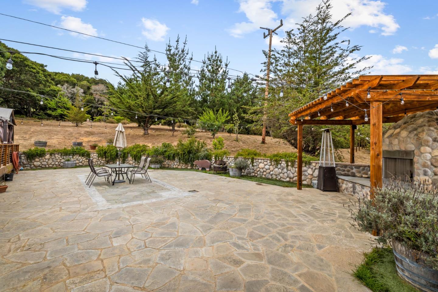 Detail Gallery Image 77 of 94 For 8697 Dyer Rd, Salinas,  CA 93907 - 3 Beds | 4 Baths