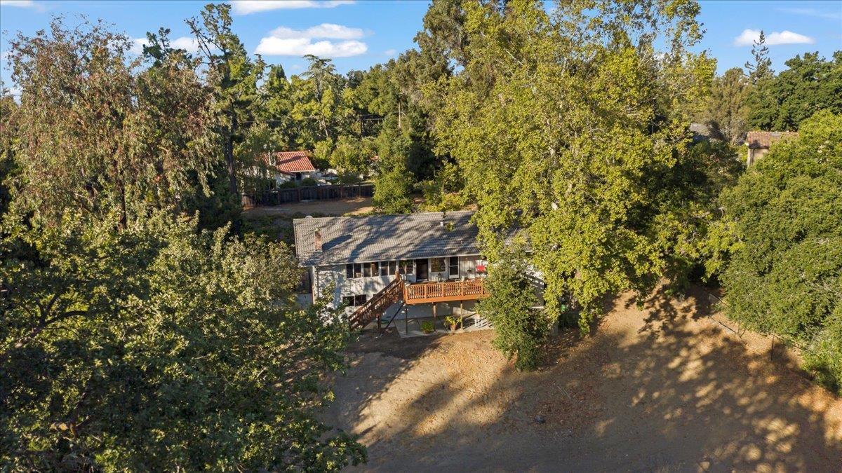 Detail Gallery Image 14 of 26 For 15292 Stratford Ct, Monte Sereno,  CA 95030 - 5 Beds | 3 Baths