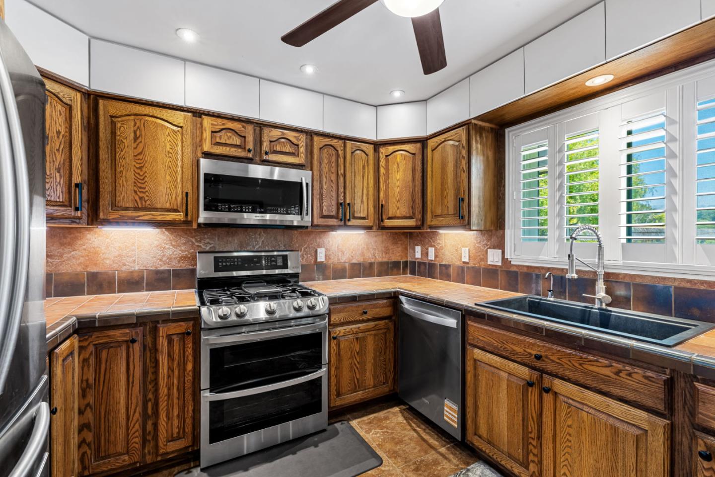 Detail Gallery Image 13 of 38 For 23799 Monterey Salinas Hwy #8,  Salinas,  CA 93908 - 3 Beds | 2 Baths