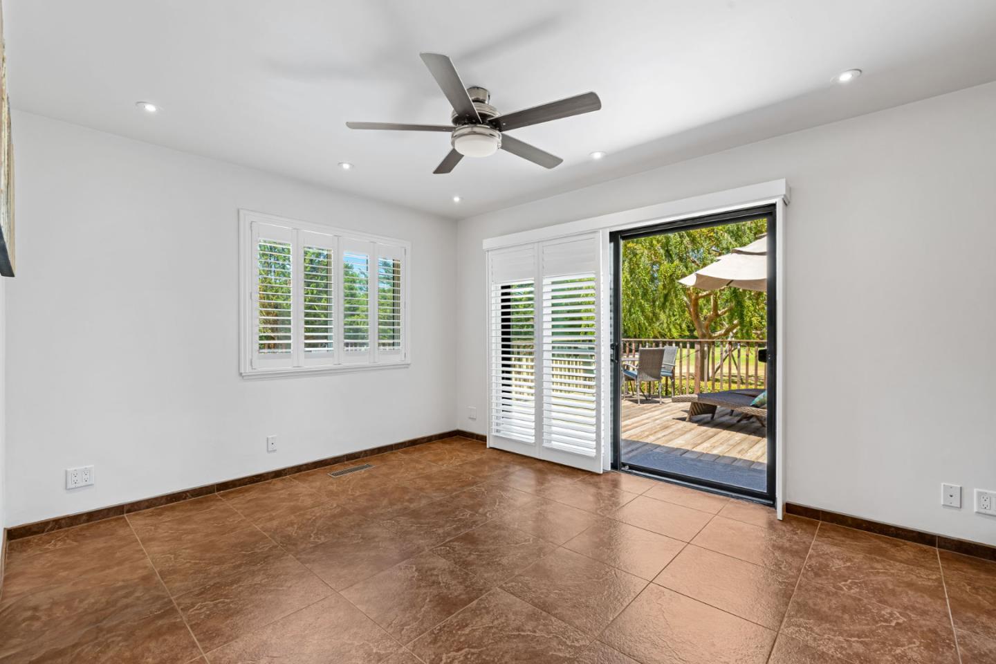 Detail Gallery Image 17 of 38 For 23799 Monterey Salinas Hwy #8,  Salinas,  CA 93908 - 3 Beds | 2 Baths