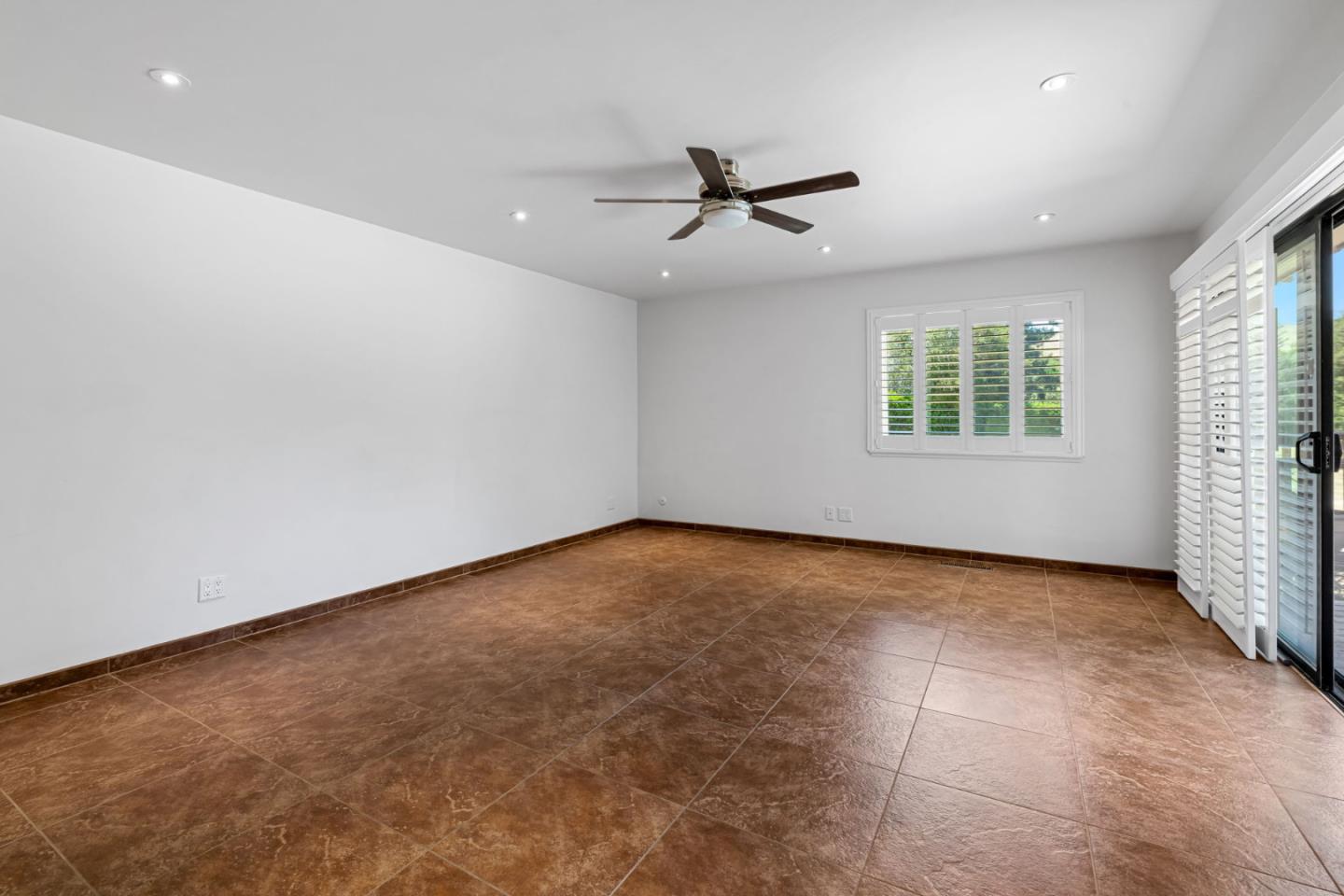 Detail Gallery Image 18 of 38 For 23799 Monterey Salinas Hwy #8,  Salinas,  CA 93908 - 3 Beds | 2 Baths