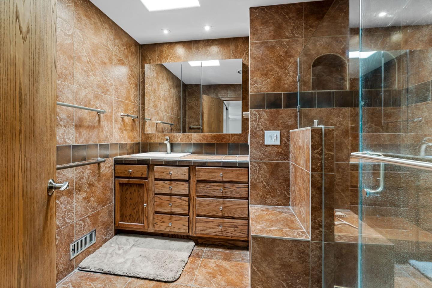 Detail Gallery Image 19 of 38 For 23799 Monterey Salinas Hwy #8,  Salinas,  CA 93908 - 3 Beds | 2 Baths