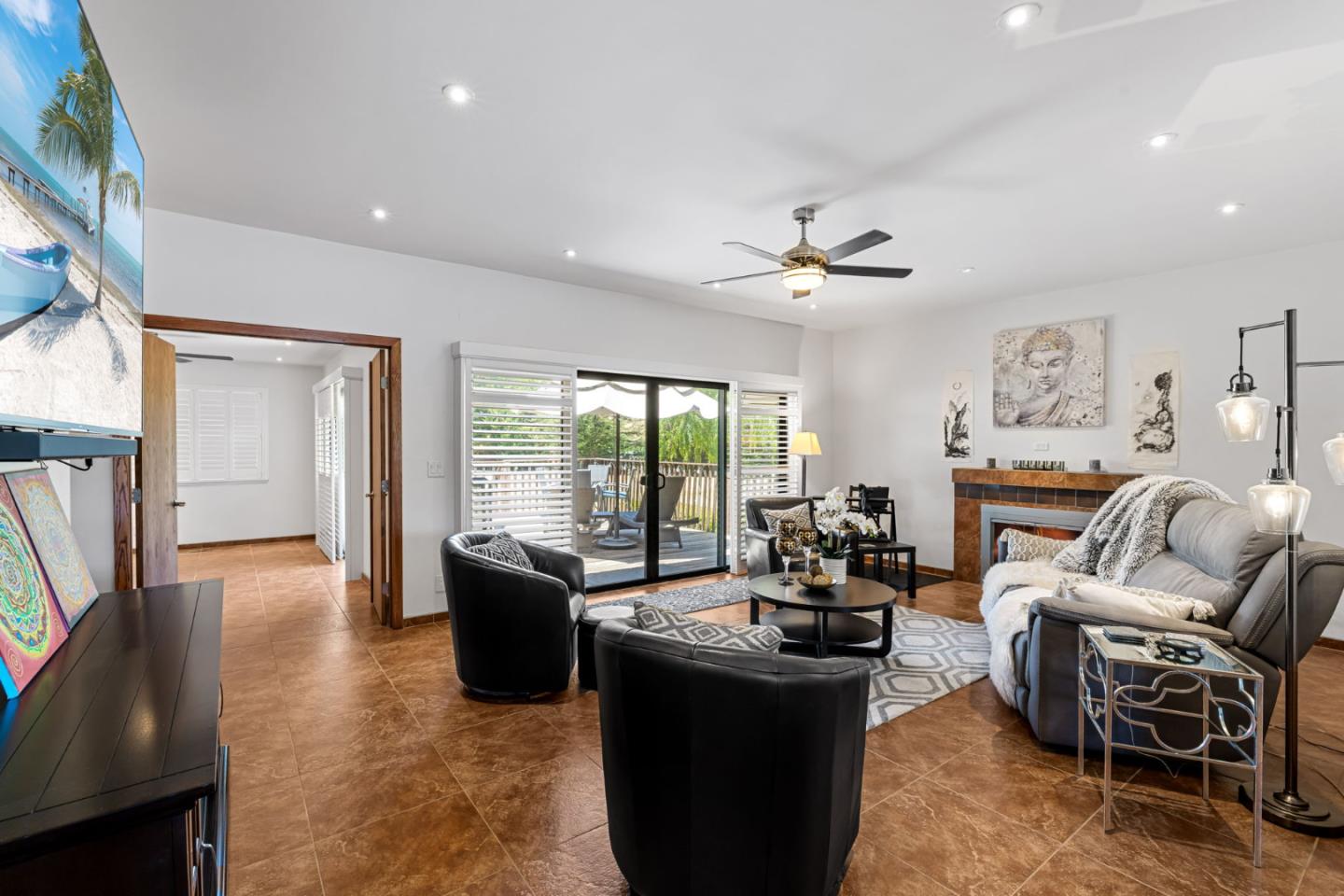Detail Gallery Image 7 of 38 For 23799 Monterey Salinas Hwy #8,  Salinas,  CA 93908 - 3 Beds | 2 Baths