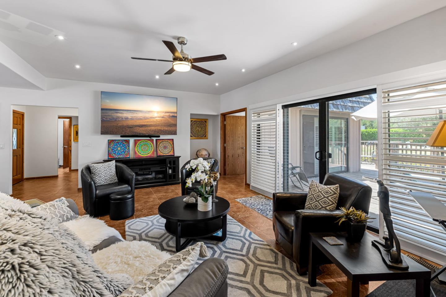 Detail Gallery Image 9 of 38 For 23799 Monterey Salinas Hwy #8,  Salinas,  CA 93908 - 3 Beds | 2 Baths