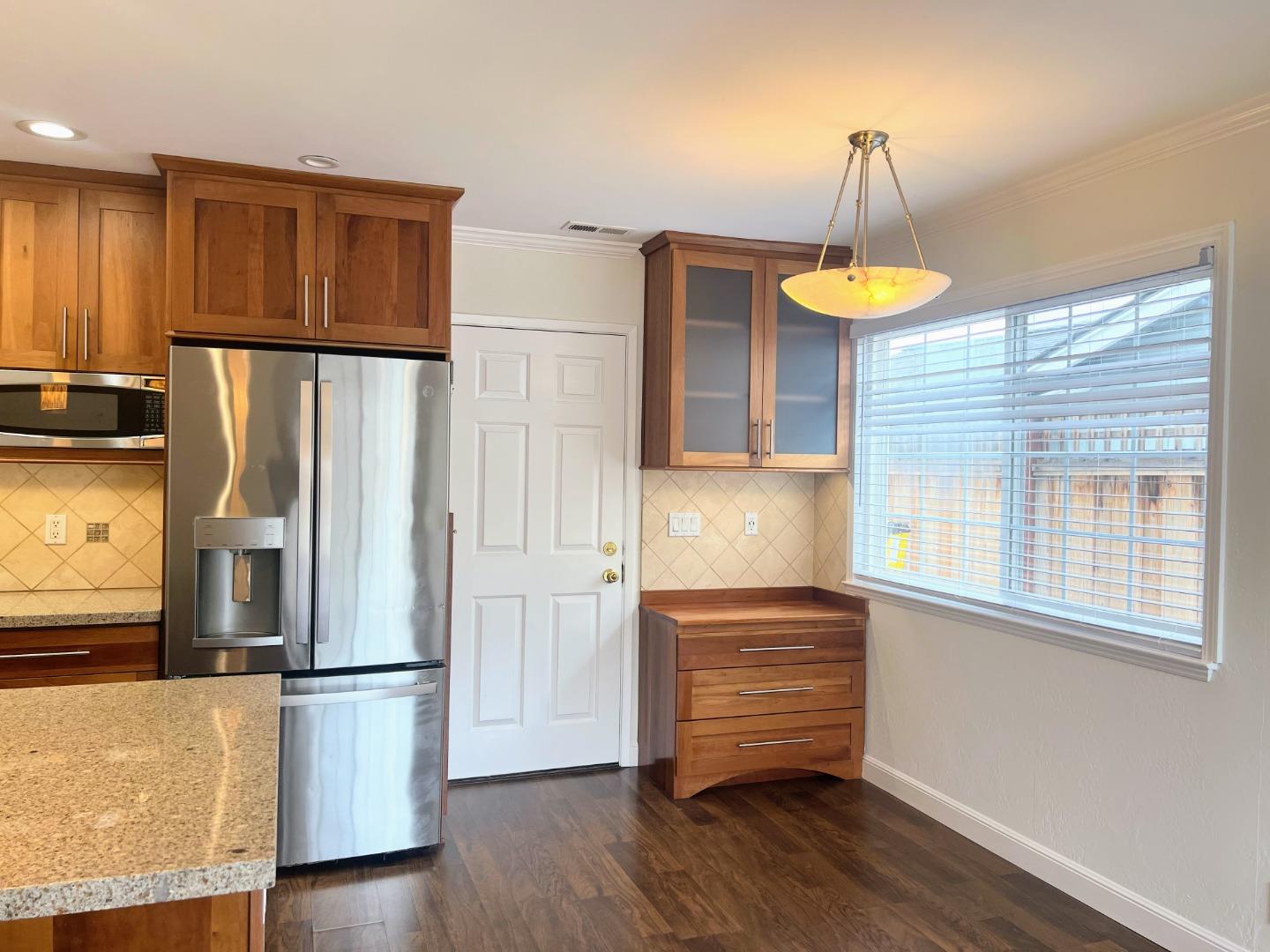 Detail Gallery Image 12 of 39 For 906 Crane Ave, Foster City,  CA 94404 - 5 Beds | 2 Baths