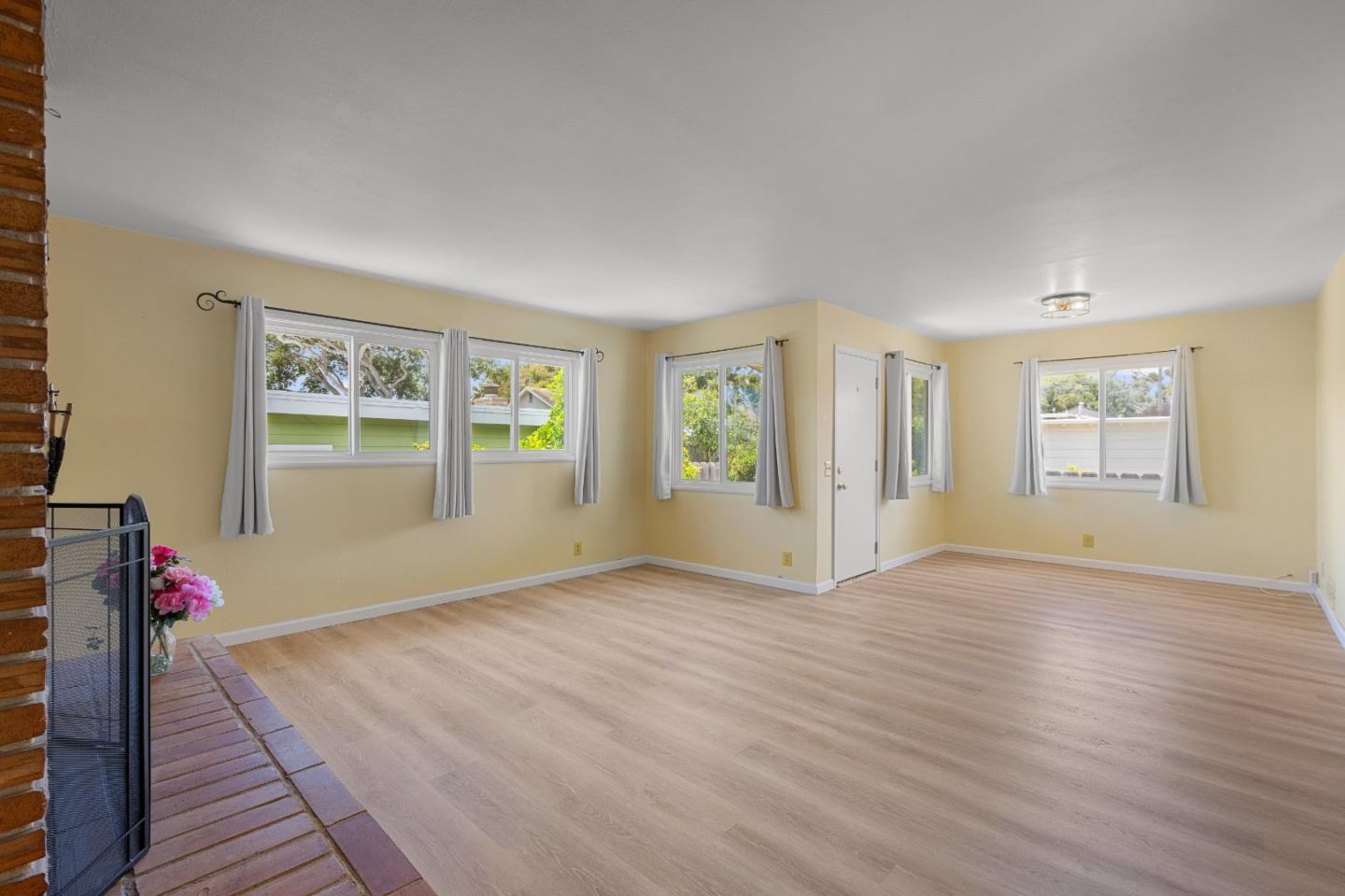 Detail Gallery Image 10 of 25 For 7 Setter Pl, Del Rey Oaks,  CA 93940 - 5 Beds | 2 Baths