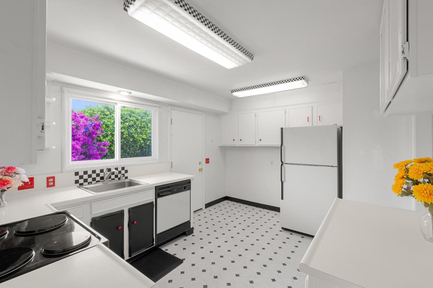 Detail Gallery Image 13 of 25 For 7 Setter Pl, Del Rey Oaks,  CA 93940 - 5 Beds | 2 Baths