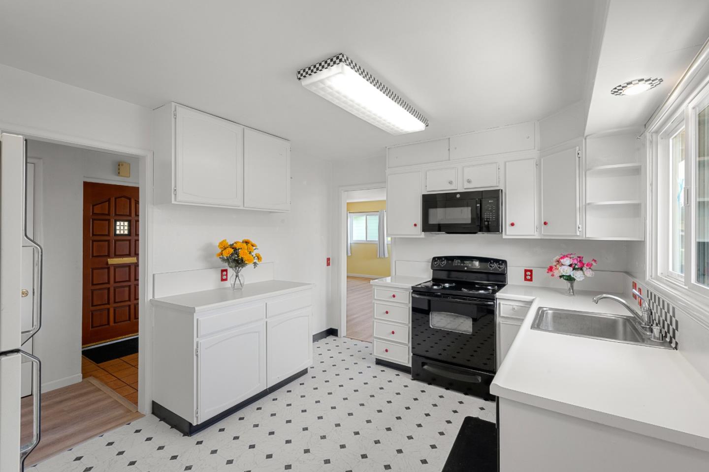 Detail Gallery Image 14 of 25 For 7 Setter Pl, Del Rey Oaks,  CA 93940 - 5 Beds | 2 Baths
