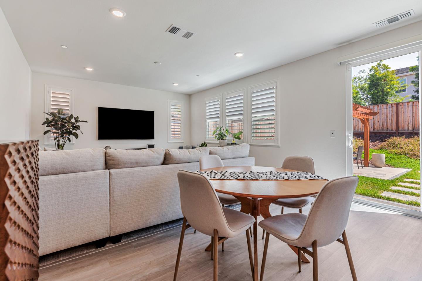 Detail Gallery Image 17 of 46 For 2041 Camden St, Hollister,  CA 95023 - 4 Beds | 3 Baths