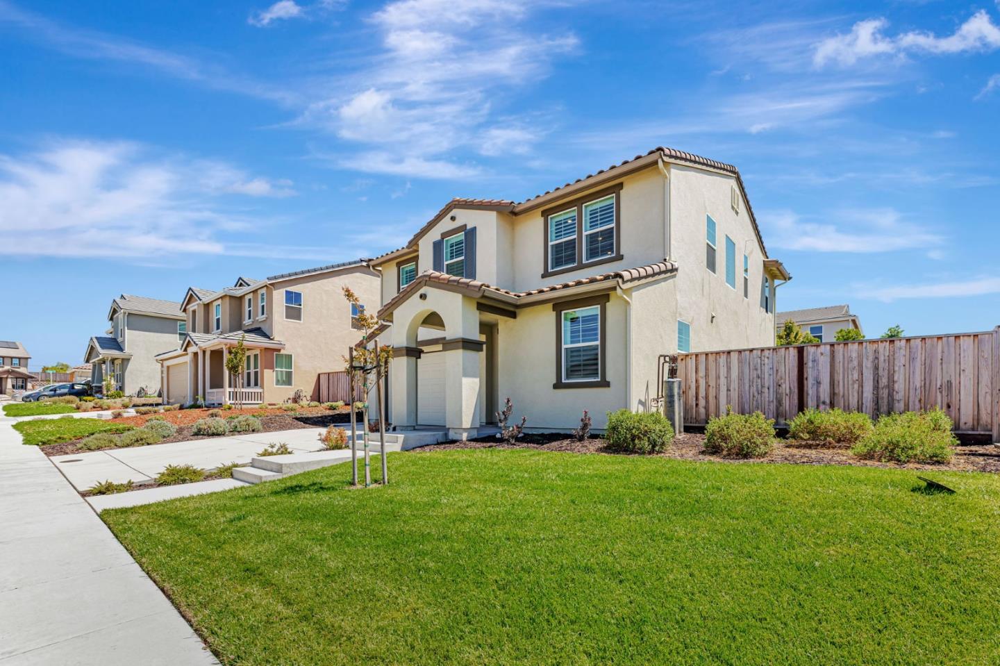 Detail Gallery Image 2 of 46 For 2041 Camden St, Hollister,  CA 95023 - 4 Beds | 3 Baths