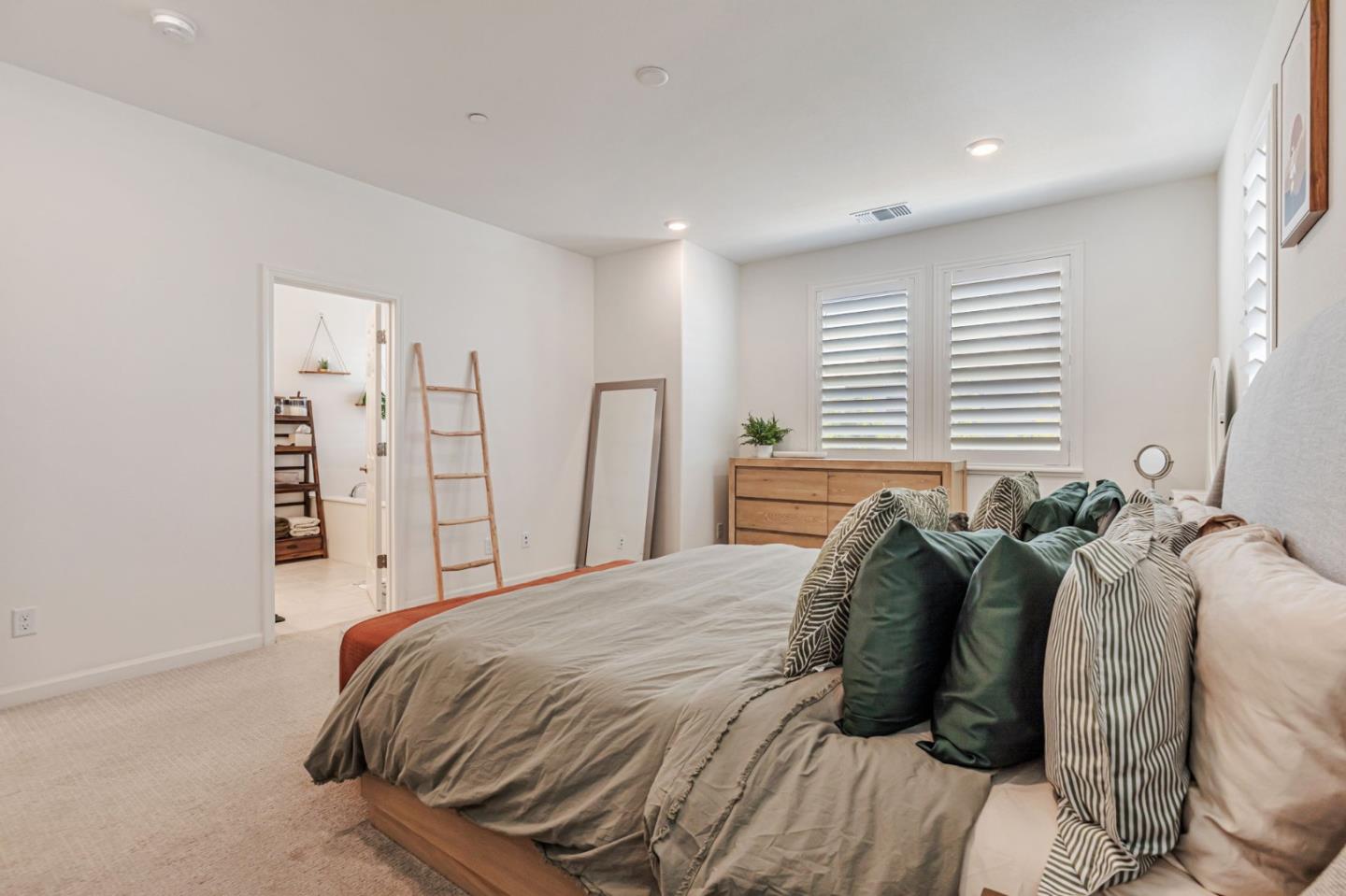Detail Gallery Image 25 of 46 For 2041 Camden St, Hollister,  CA 95023 - 4 Beds | 3 Baths