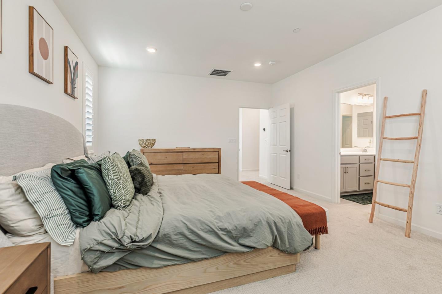 Detail Gallery Image 26 of 46 For 2041 Camden St, Hollister,  CA 95023 - 4 Beds | 3 Baths