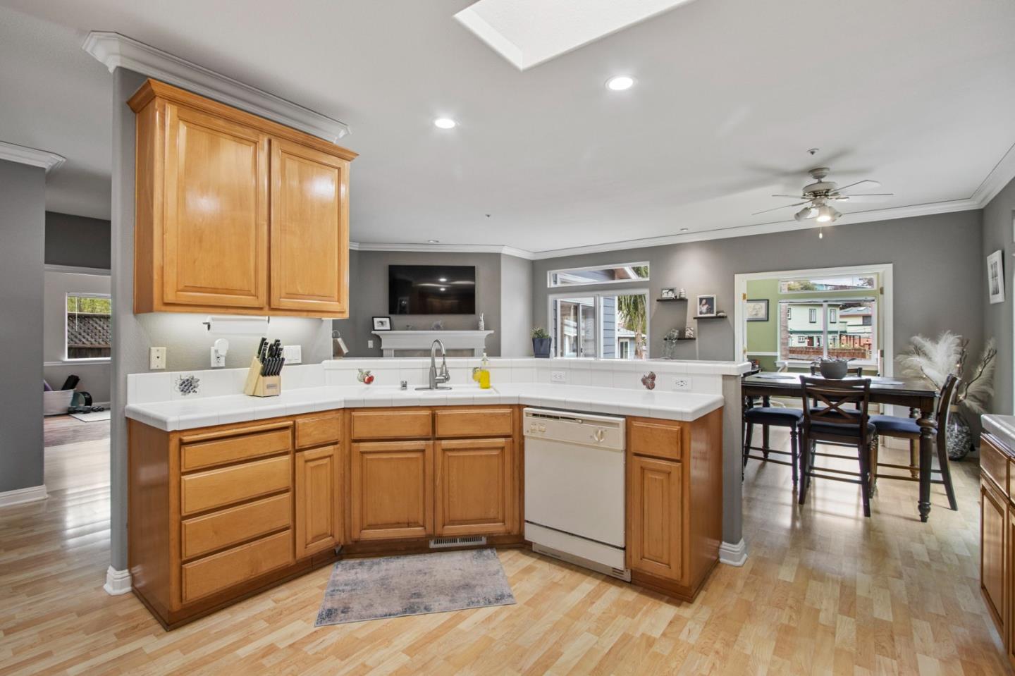 Detail Gallery Image 5 of 60 For 422 Montecito Ave, El Granada,  CA 94019 - 3 Beds | 2 Baths