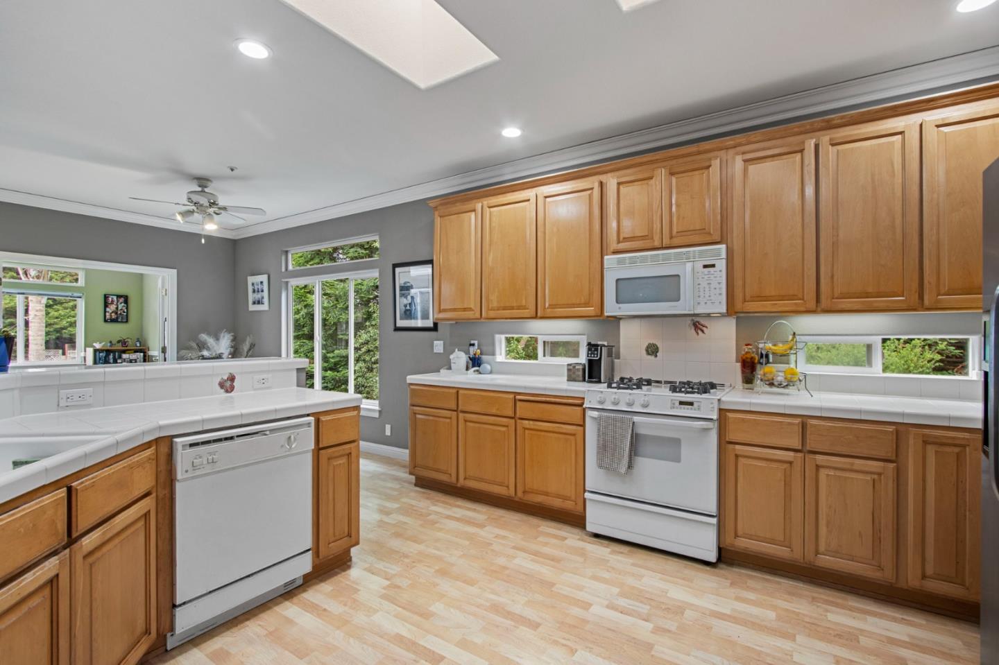 Detail Gallery Image 8 of 60 For 422 Montecito Ave, El Granada,  CA 94019 - 3 Beds | 2 Baths