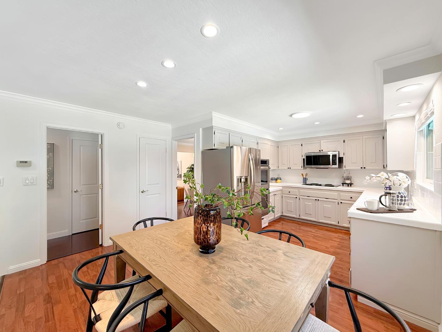 Detail Gallery Image 17 of 59 For 519 Suisse Dr, San Jose,  CA 95123 - 5 Beds | 3 Baths