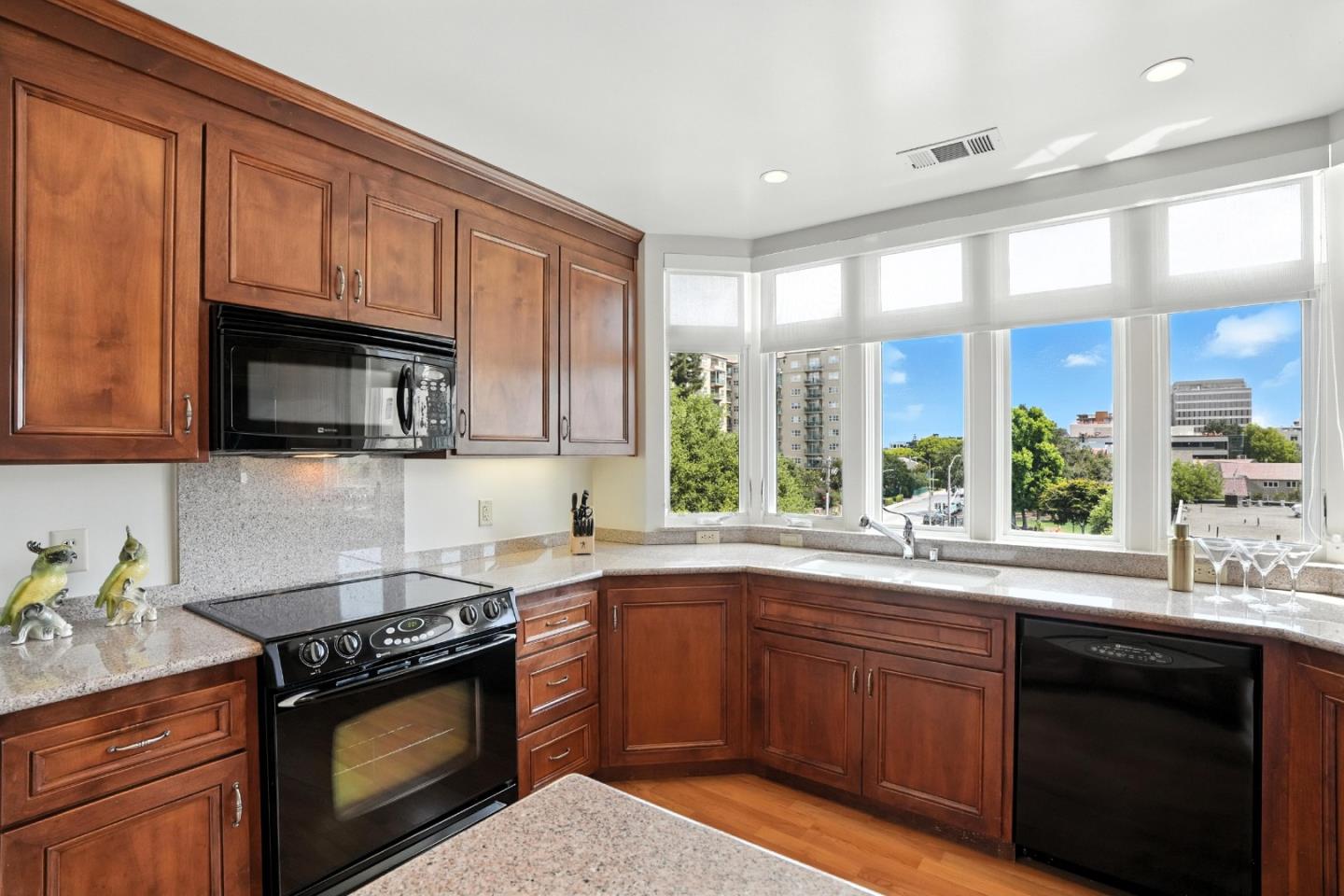 Detail Gallery Image 16 of 34 For 10 Crystal Springs Rd #2414,  San Mateo,  CA 94402 - 2 Beds | 2 Baths
