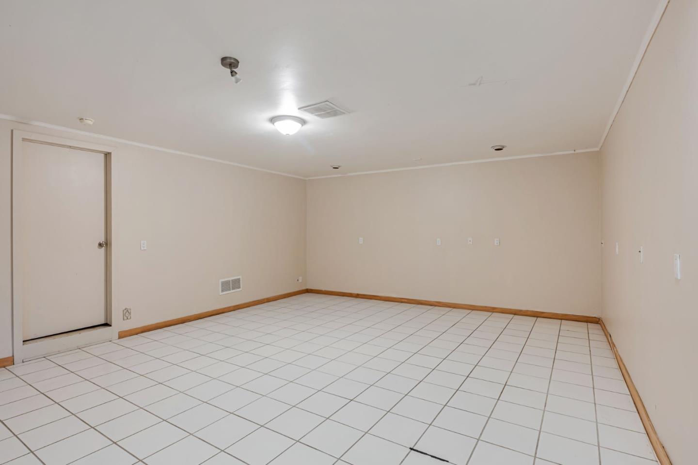 Detail Gallery Image 28 of 38 For 16668 Winding Blvd, San Leandro,  CA 94578 - 3 Beds | 2 Baths