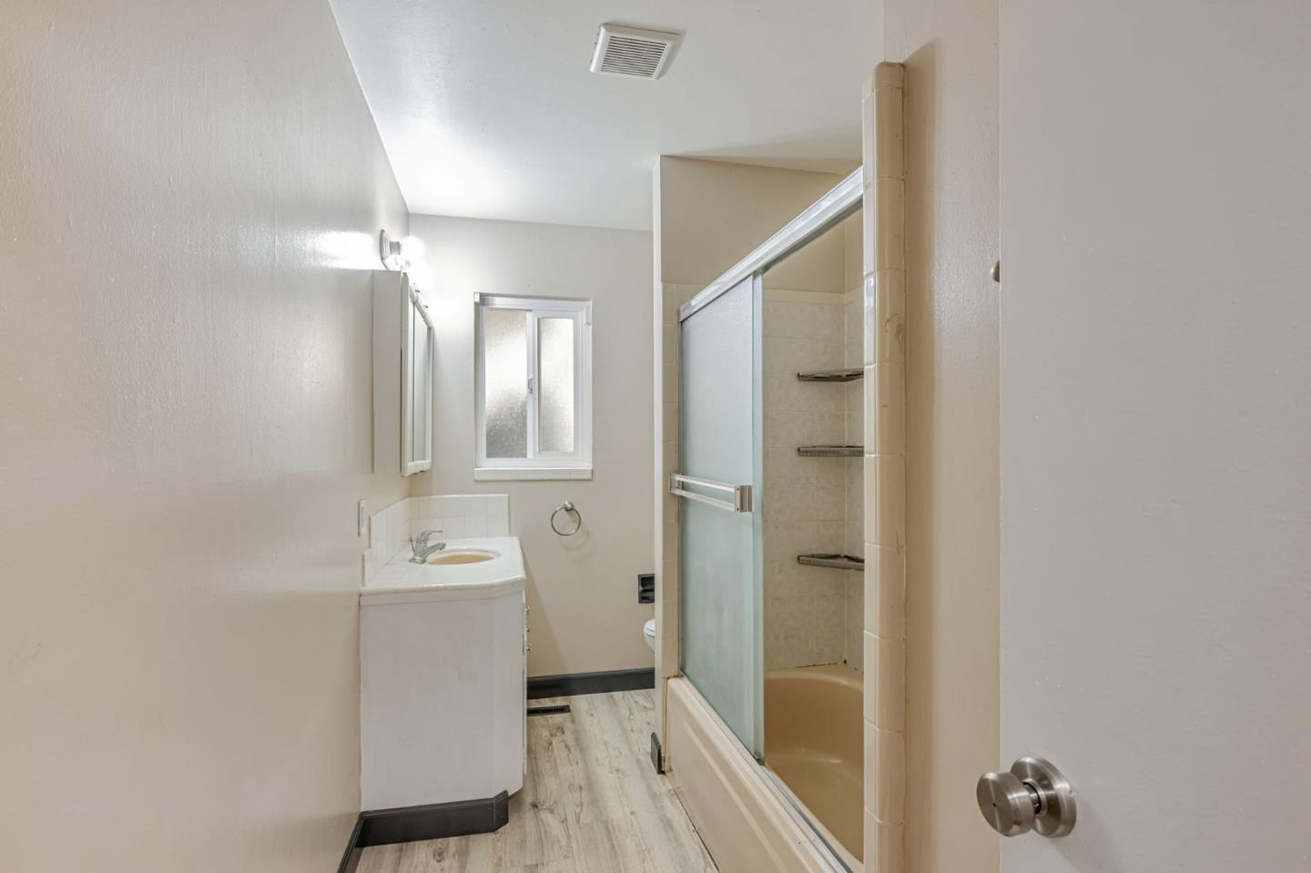 Detail Gallery Image 31 of 38 For 16668 Winding Blvd, San Leandro,  CA 94578 - 3 Beds | 2 Baths