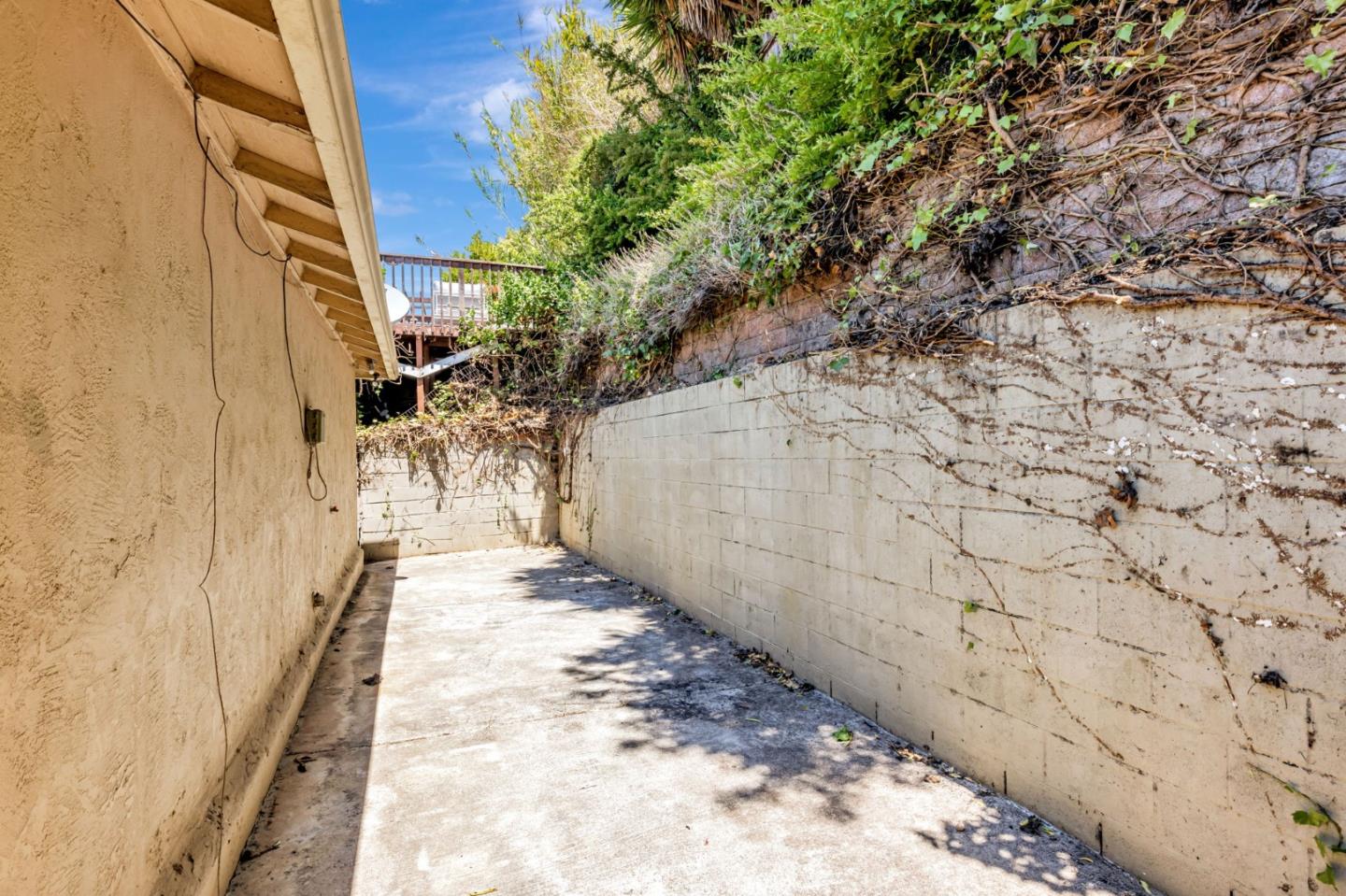 Detail Gallery Image 36 of 38 For 16668 Winding Blvd, San Leandro,  CA 94578 - 3 Beds | 2 Baths