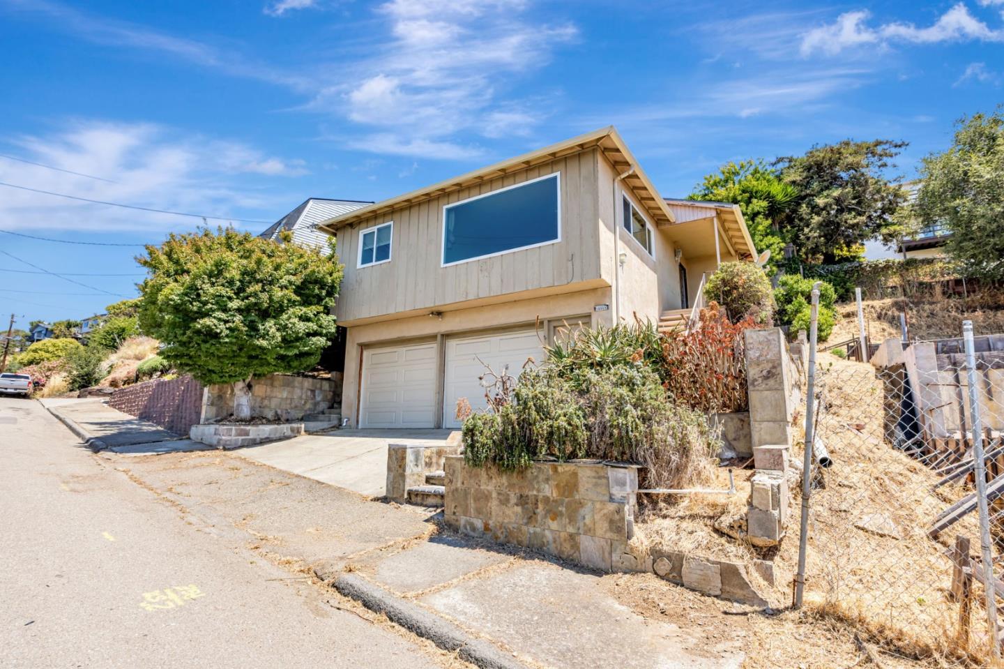 Detail Gallery Image 4 of 38 For 16668 Winding Blvd, San Leandro,  CA 94578 - 3 Beds | 2 Baths
