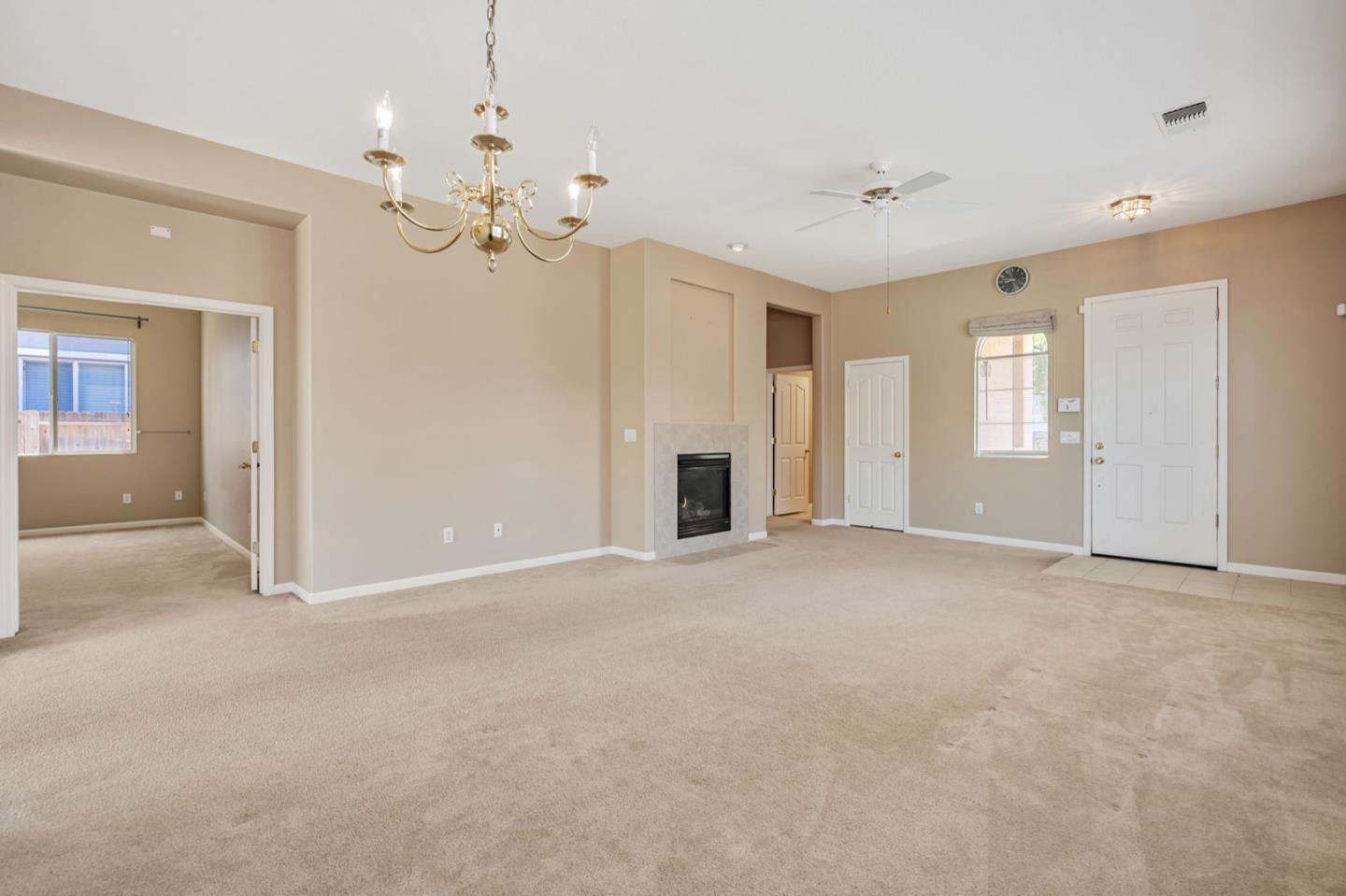Detail Gallery Image 3 of 34 For 1665 Youngstown Ln, Suisun City,  CA 94585 - 3 Beds | 2 Baths