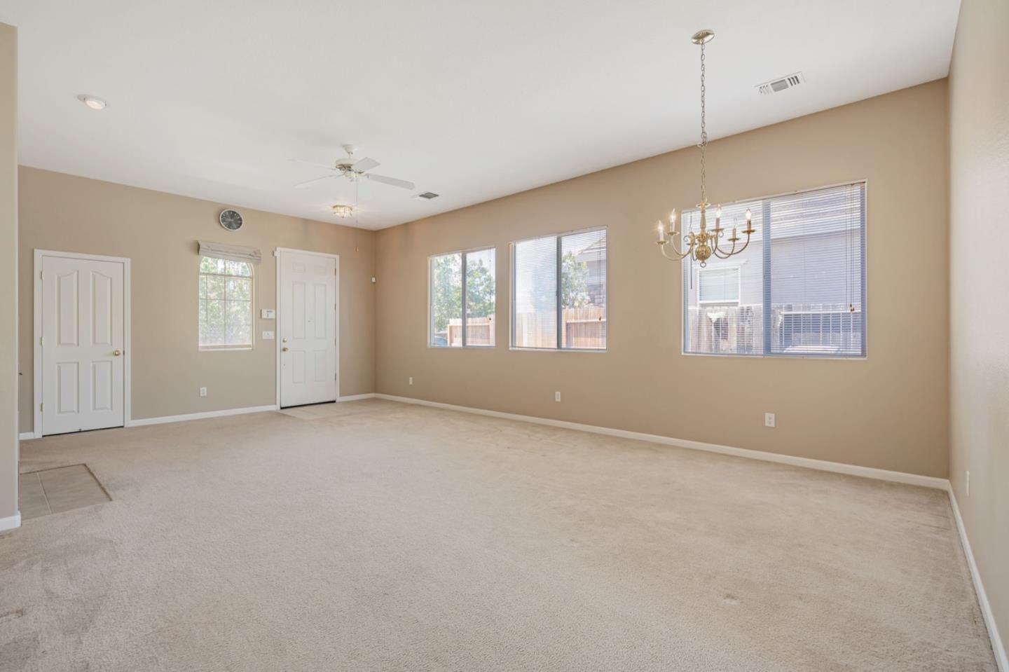 Detail Gallery Image 4 of 34 For 1665 Youngstown Ln, Suisun City,  CA 94585 - 3 Beds | 2 Baths
