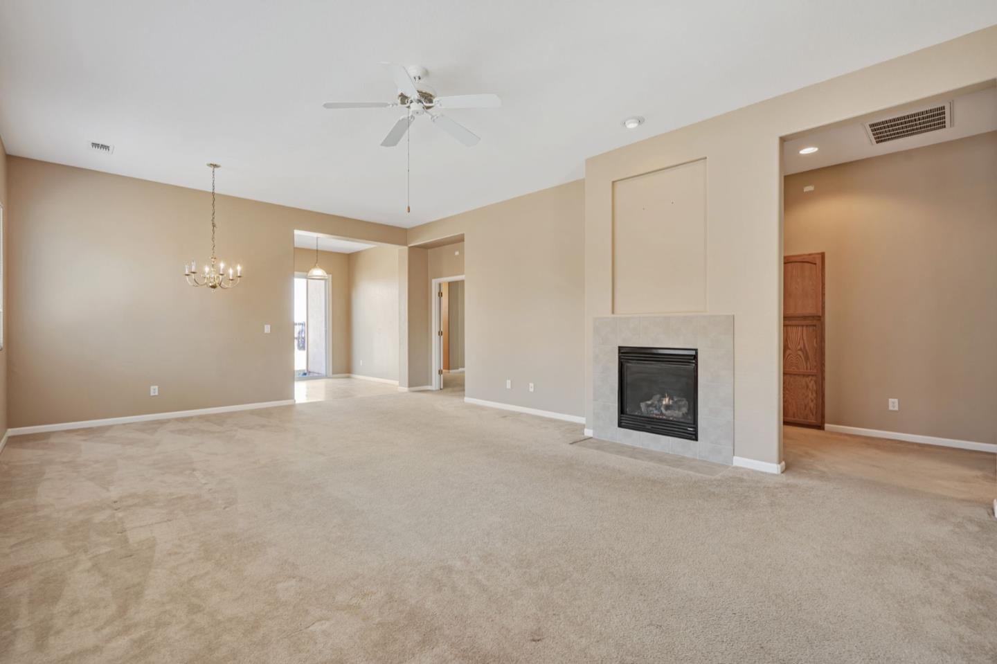 Detail Gallery Image 5 of 34 For 1665 Youngstown Ln, Suisun City,  CA 94585 - 3 Beds | 2 Baths