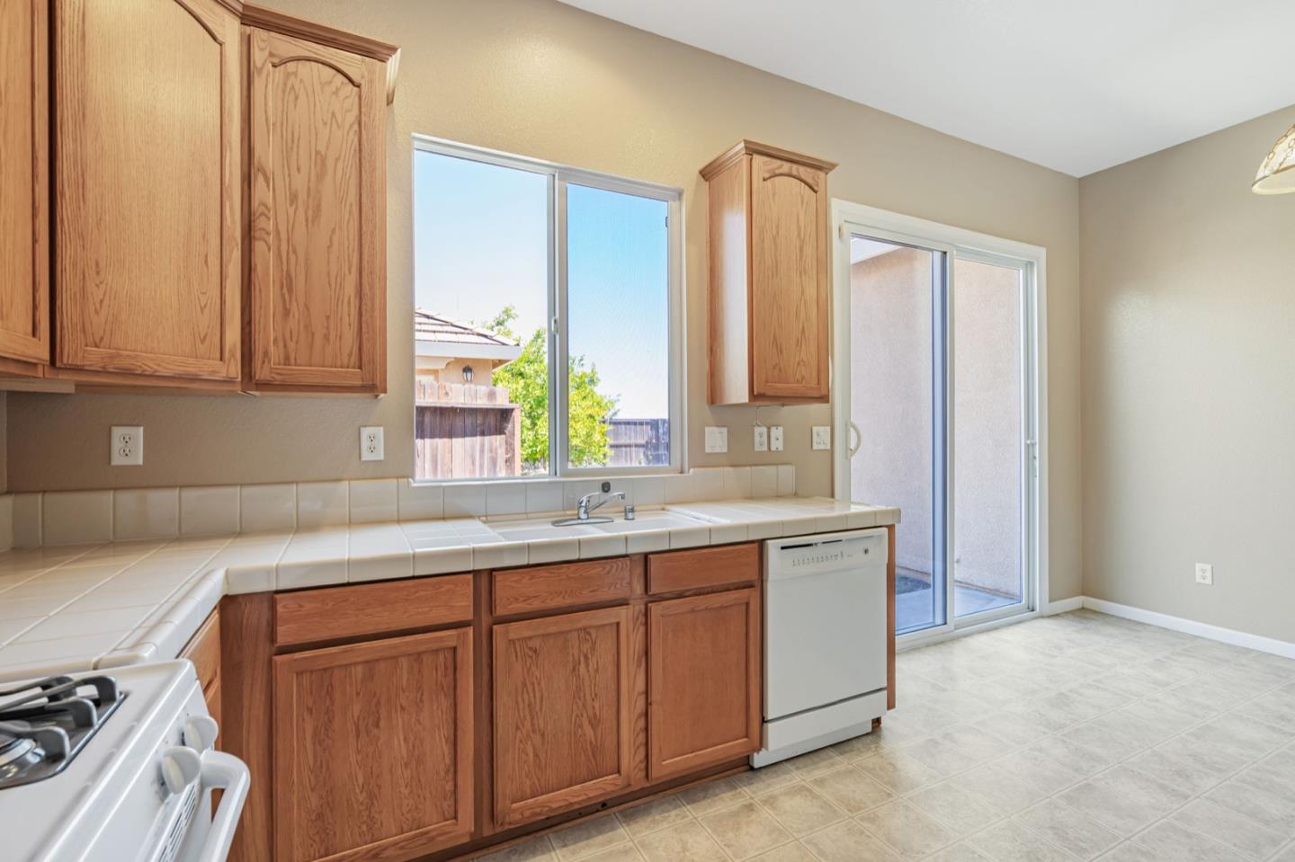 Detail Gallery Image 7 of 34 For 1665 Youngstown Ln, Suisun City,  CA 94585 - 3 Beds | 2 Baths