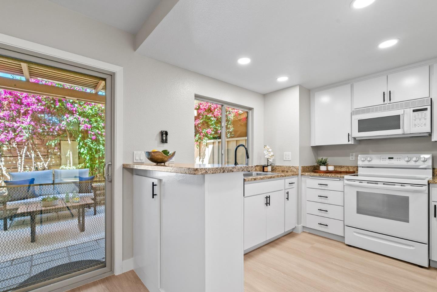 Detail Gallery Image 25 of 56 For 3179 Loma Verde Dr #2,  San Jose,  CA 95117 - 1 Beds | 1/1 Baths