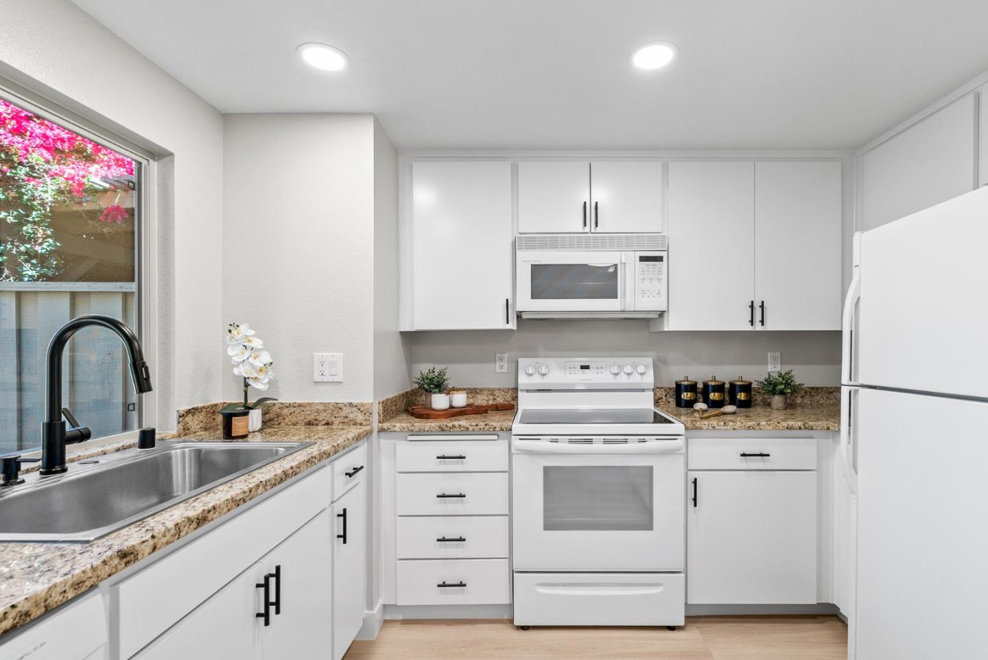 Detail Gallery Image 27 of 56 For 3179 Loma Verde Dr #2,  San Jose,  CA 95117 - 1 Beds | 1/1 Baths