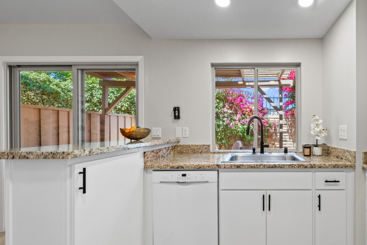 Detail Gallery Image 28 of 56 For 3179 Loma Verde Dr #2,  San Jose,  CA 95117 - 1 Beds | 1/1 Baths