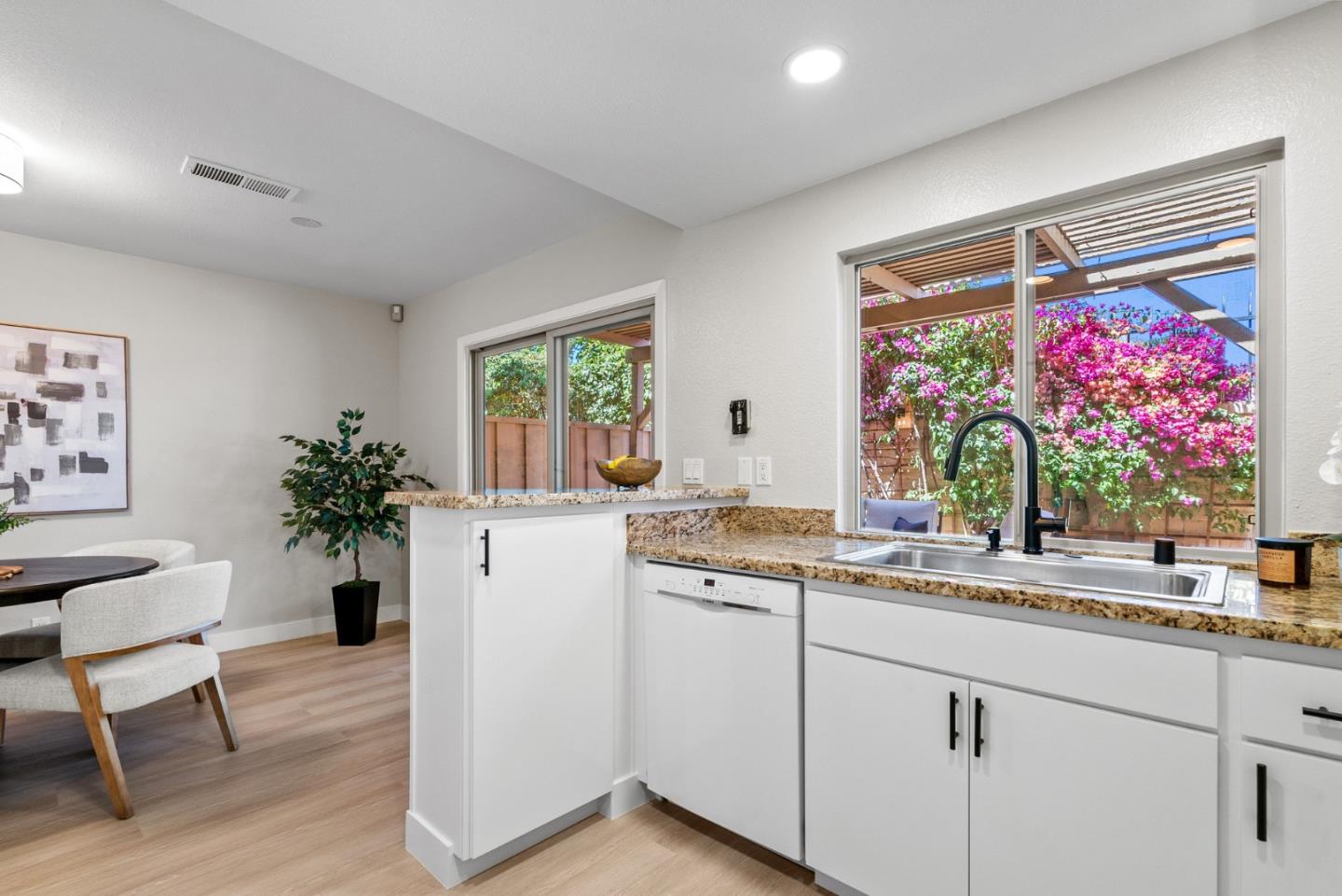 Detail Gallery Image 29 of 56 For 3179 Loma Verde Dr #2,  San Jose,  CA 95117 - 1 Beds | 1/1 Baths