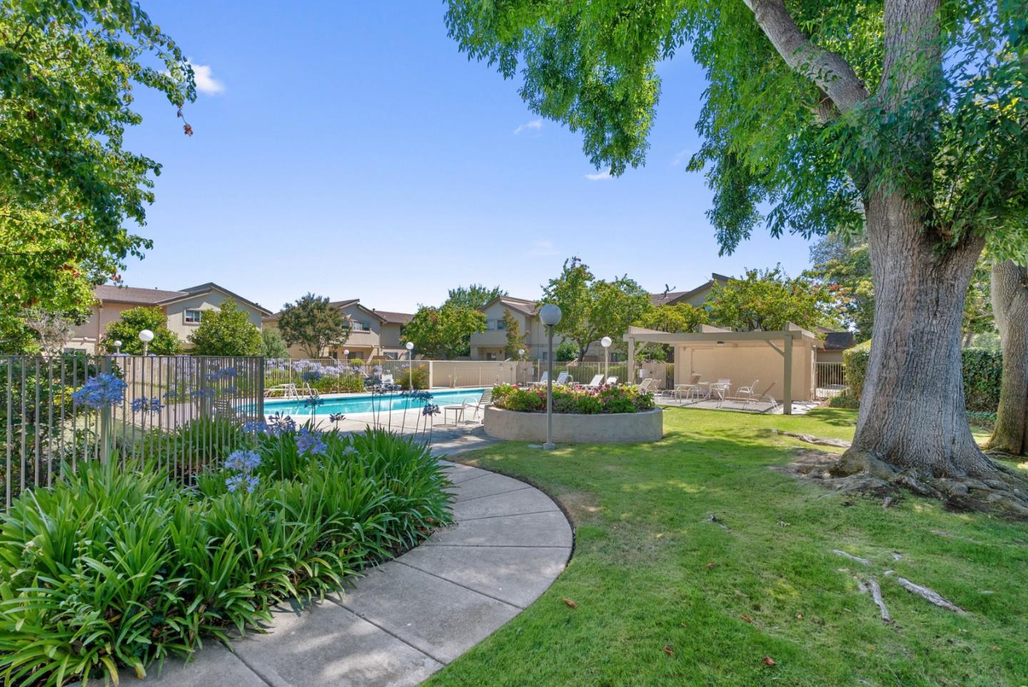 Detail Gallery Image 50 of 56 For 3179 Loma Verde Dr #2,  San Jose,  CA 95117 - 1 Beds | 1/1 Baths