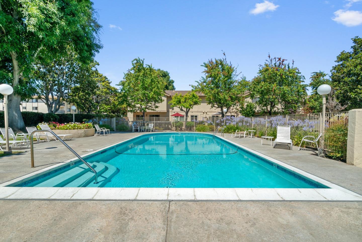 Detail Gallery Image 53 of 56 For 3179 Loma Verde Dr #2,  San Jose,  CA 95117 - 1 Beds | 1/1 Baths