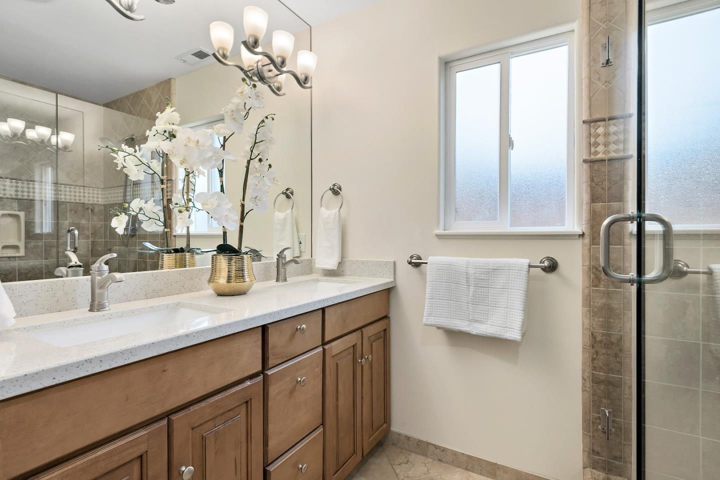Detail Gallery Image 12 of 76 For 1152 Morton Ct, Mountain View,  CA 94040 - 4 Beds | 2/1 Baths