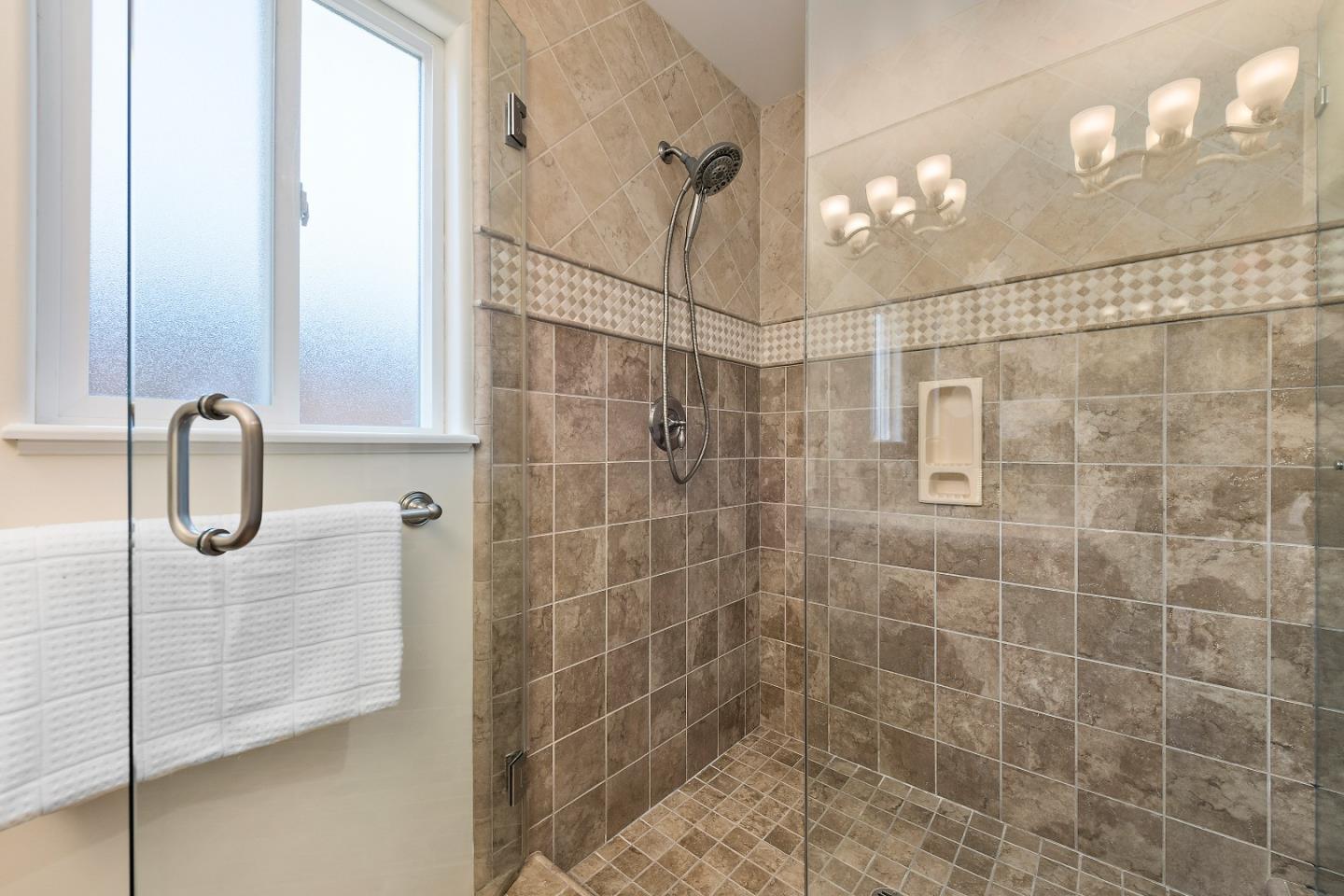 Detail Gallery Image 13 of 76 For 1152 Morton Ct, Mountain View,  CA 94040 - 4 Beds | 2/1 Baths