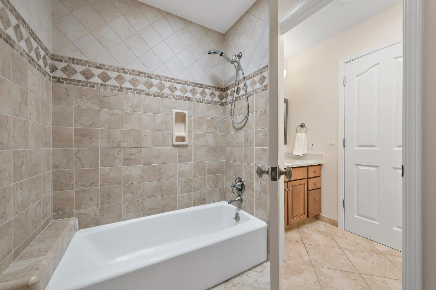 Detail Gallery Image 20 of 76 For 1152 Morton Ct, Mountain View,  CA 94040 - 4 Beds | 2/1 Baths