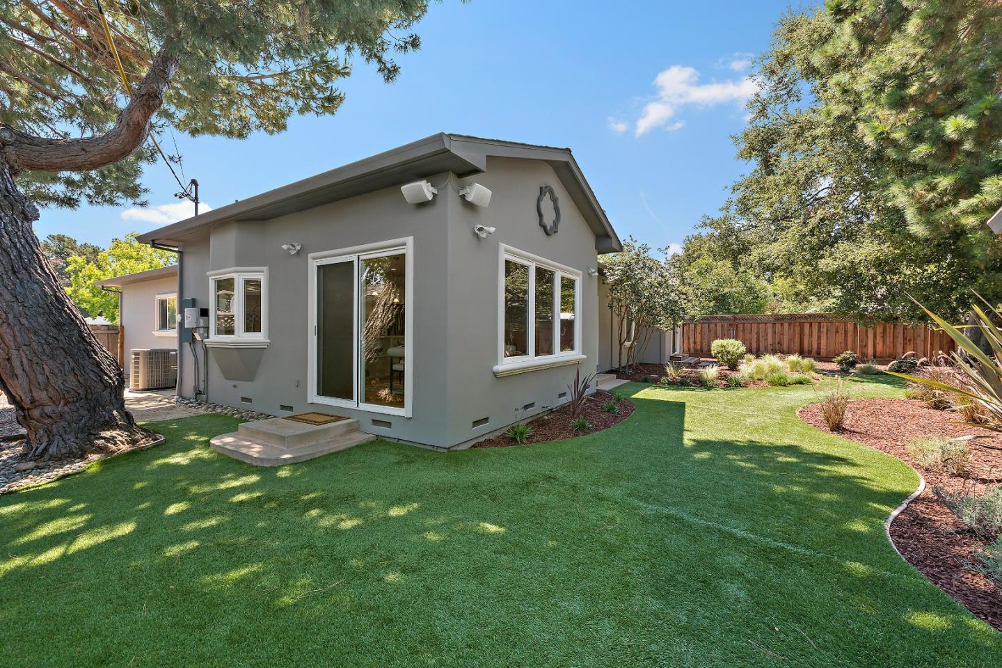 Detail Gallery Image 21 of 76 For 1152 Morton Ct, Mountain View,  CA 94040 - 4 Beds | 2/1 Baths