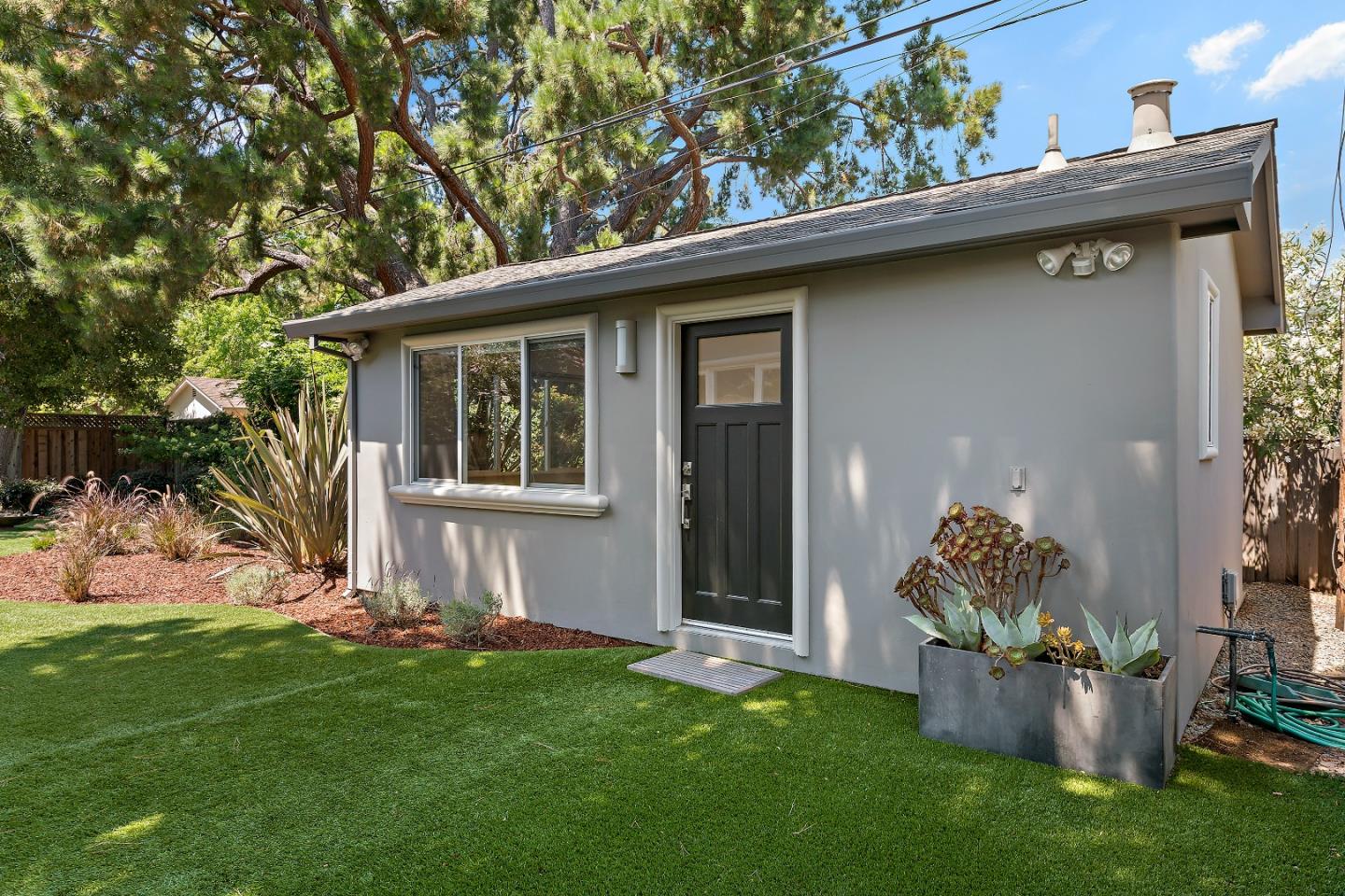 Detail Gallery Image 22 of 76 For 1152 Morton Ct, Mountain View,  CA 94040 - 4 Beds | 2/1 Baths