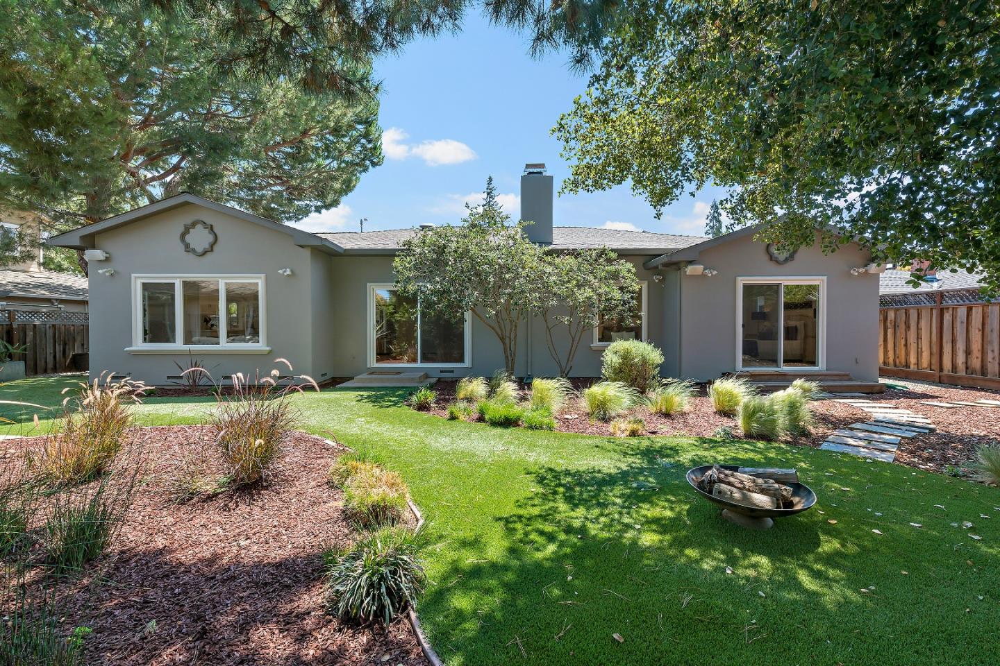 Detail Gallery Image 26 of 76 For 1152 Morton Ct, Mountain View,  CA 94040 - 4 Beds | 2/1 Baths